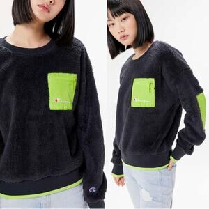 CHAMPION Sherpa Fuzzy Neon Pockets Crewneck Sweatshirt in Black Size M